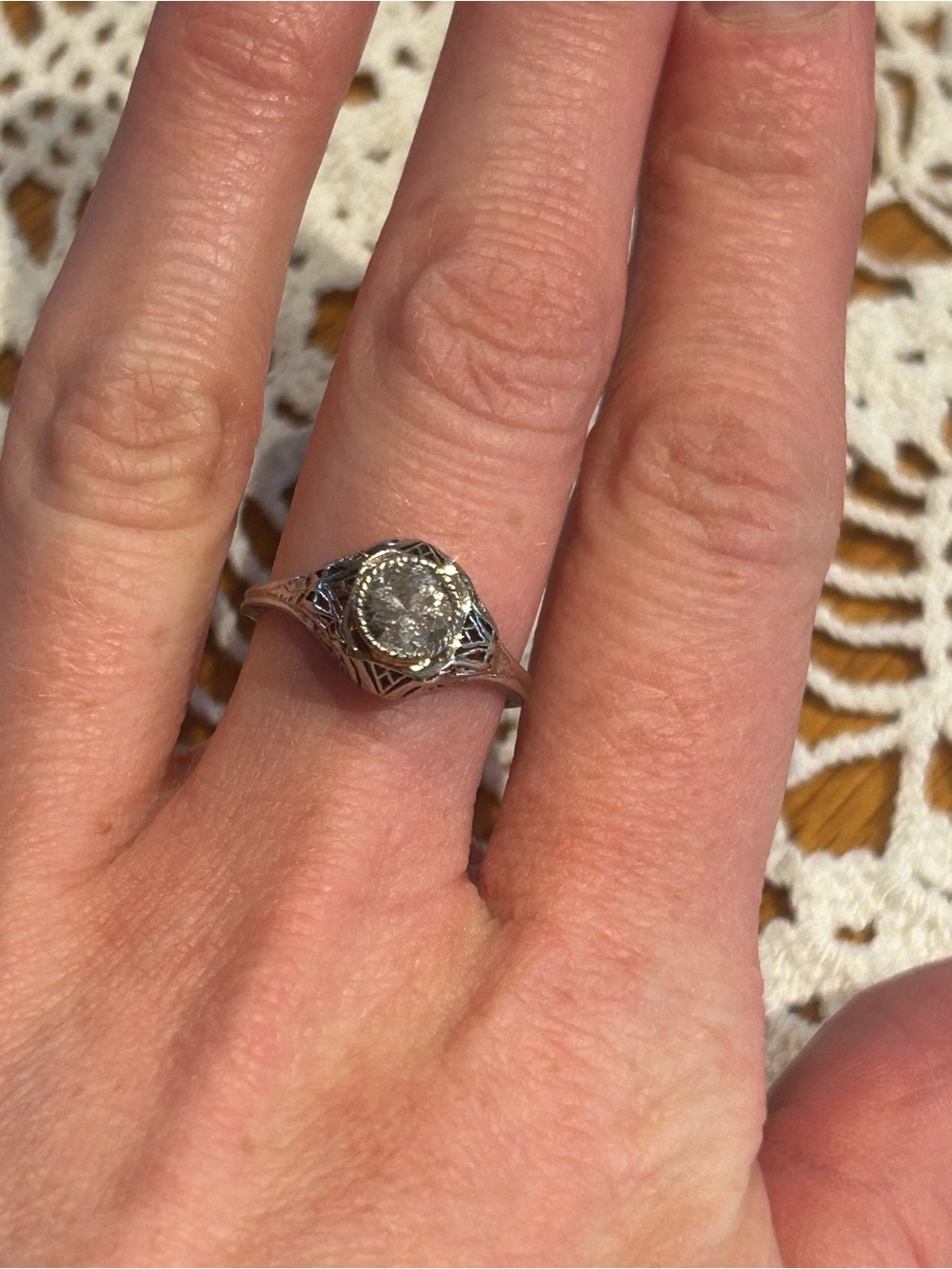 Vintage platinum filagree natural .90carat diamond ring size 7.5 - Picture 2 of 5